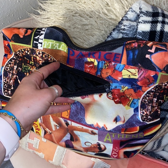 Retro looking purse - Picture 3 of 4